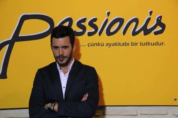 BayaaDelirdum's tweet photo. SICAK SICAK||

#KiralıkAşk'ın 20. Bölüm Fotoğrafları Sizlerle. Part 5 https://t.co/VrrQWacKtu