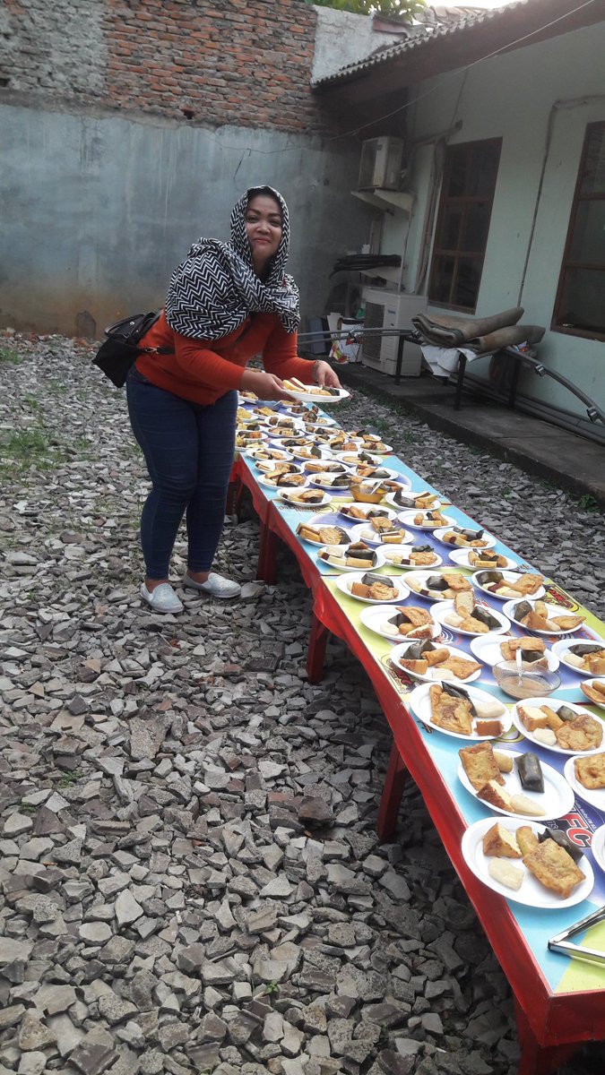 asarah_eva's tweet photo. Selamat berbuka.. Wat kwn smua.. Moga msh pd lancar puasa nya.. Amiin https://t.co/xVrGaJmDKQ