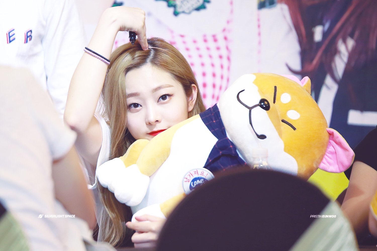 DBjS8RdWsAAOITd.jpg:orig