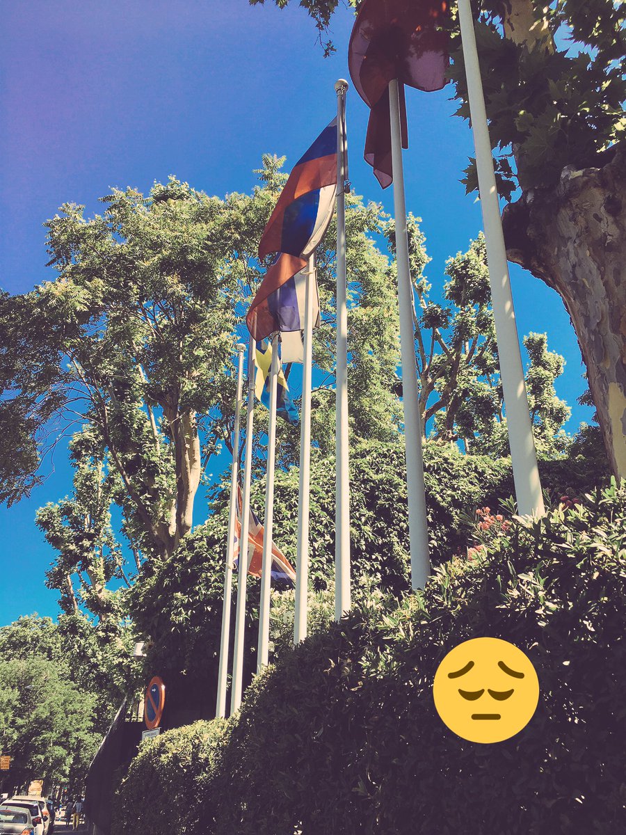 ComisionEuropea's tweet photo. @EU_Commission @JunckerEU De nuevo ☹️ Un minuto de silencio por las víctimas del atentado de Londres #PrayForLondonBridge https://t.co/kR9WKqlMfQ