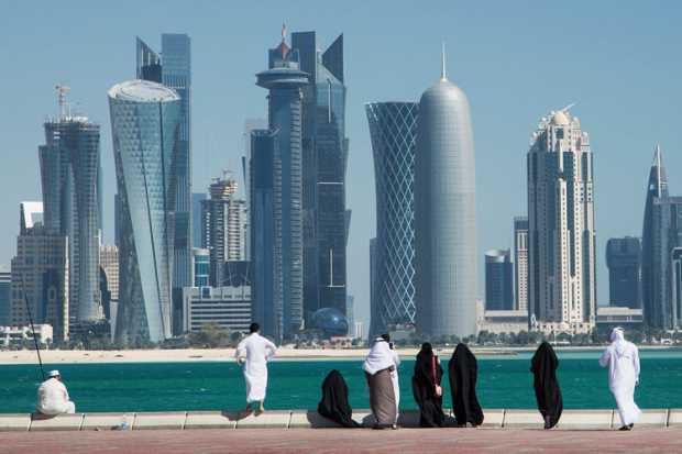 Катар это в медицине. Катар уровень жизни. Доха люди. Катар фотографии. Доха набережная.