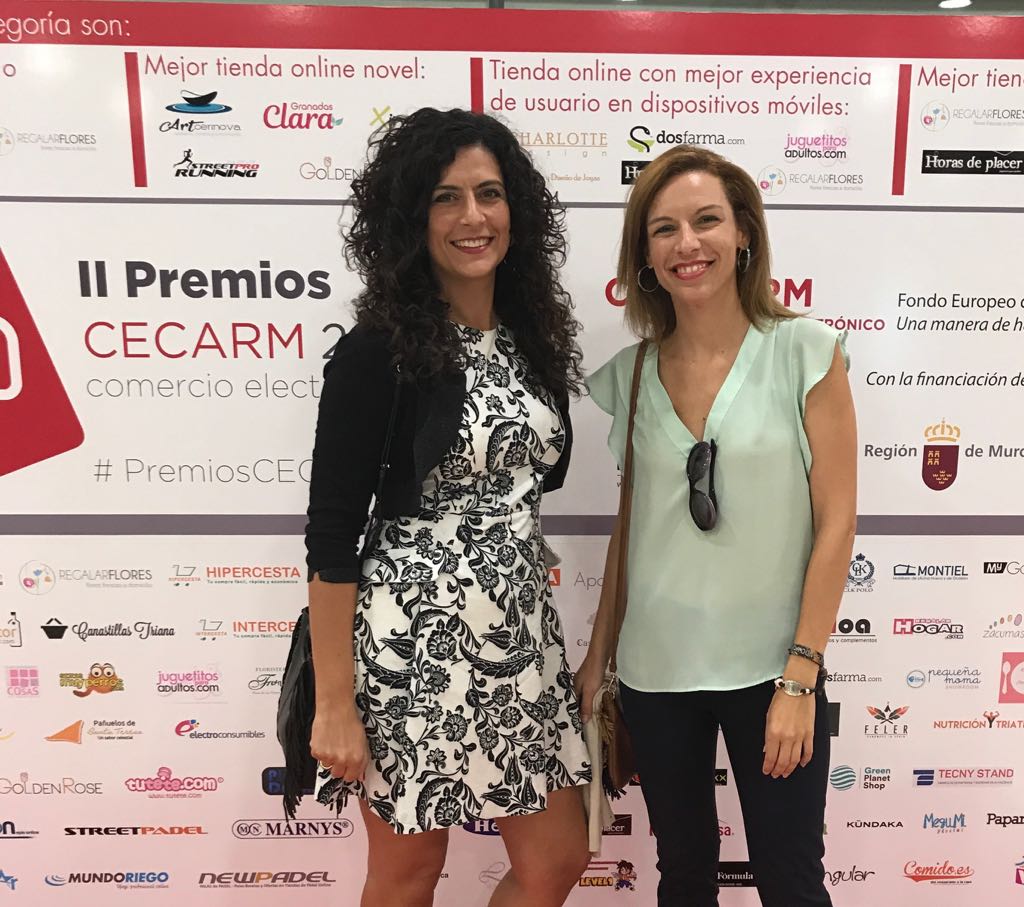 semymas's tweet photo. ¡Enhorabuena a los ganadores @cecarm! 🏆 #PremiosCECARM a los mejores negocios #online. 🖥️¡Pásate por nuestro blog! https://t.co/6nfrcJ58Qc https://t.co/oeGxhcW6dY