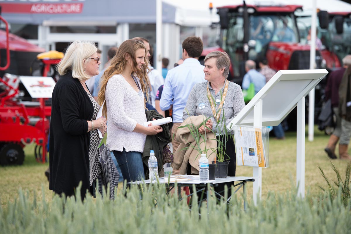 Rothamsted's tweet photo. Meet @Rothamsted scientists at #Cereals17 Stand 921 next week 14&amp;15 June @CerealsEvent https://t.co/Wt5XNtkPX9 https://t.co/SWhW0ZitiD