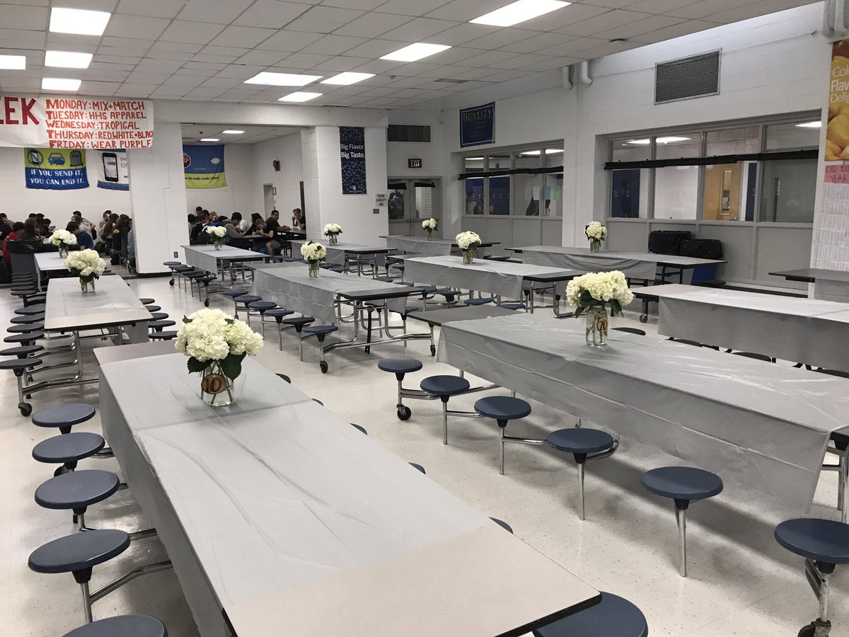 BravermanHHS's tweet photo. Senior breakfast 🍳 today ! https://t.co/PsHDm9O8vd
