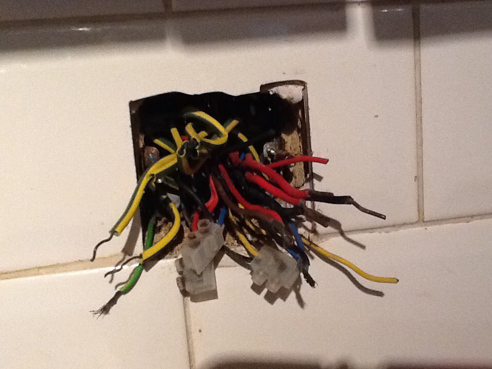 lwlheating's tweet image. #wiringnightmare where shall we start? #newprogrammer