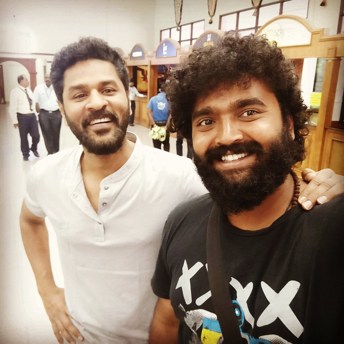 Worked as assistant for POURNAMI MOVIE N after long gap Today unexpectedly met my guru (prabhudeva) at airport traveling cochin,felt happy💖👏