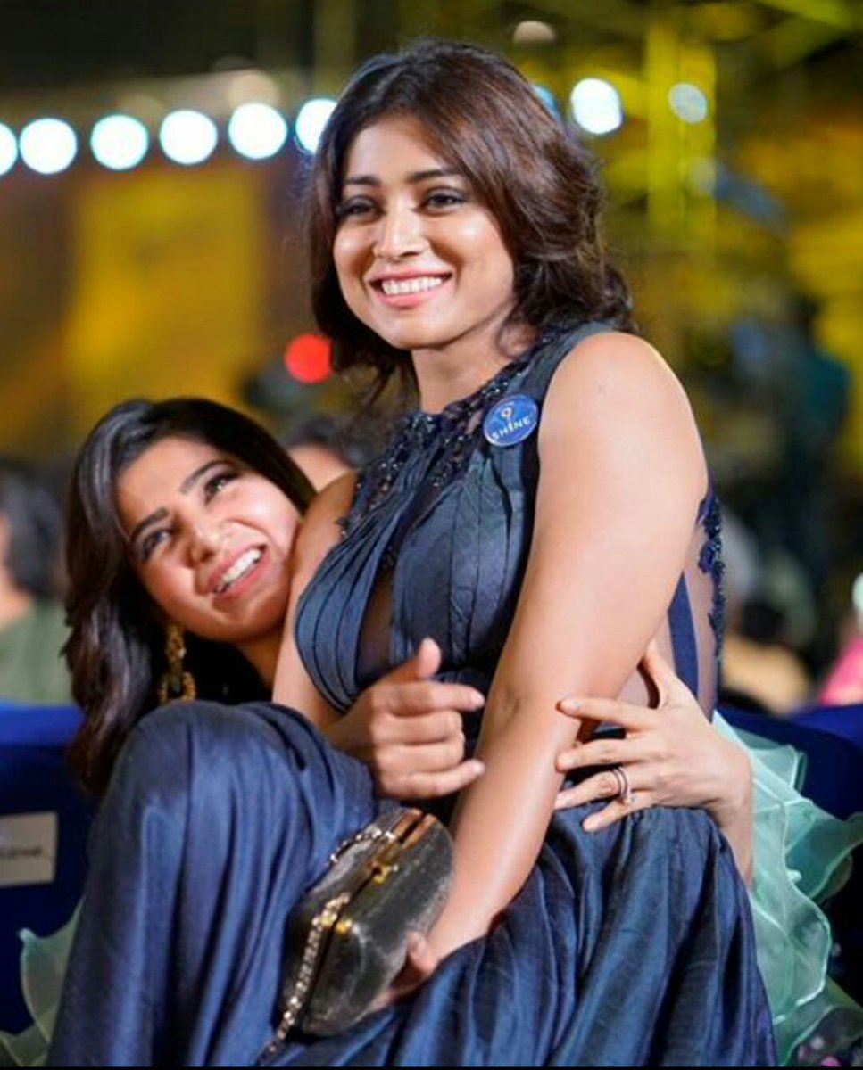 JeenuSamDarling's tweet photo. 😍😍 just can't take eyes off this. Beautiful picture
@Samanthaprabhu2 @shriya1109
#sam your really close to everyone
😘😘😘😘
#fvrtpic https://t.co/0vhG7VW0MH
