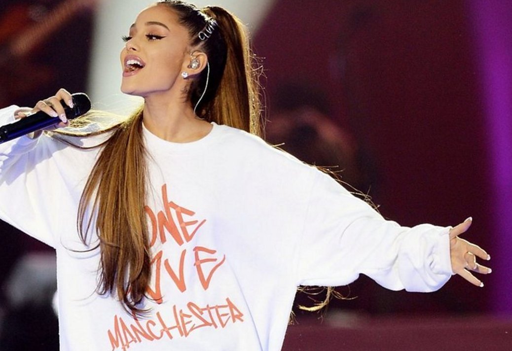 BBC's tweet photo. A powerful demonstration of peace, love and unity. ❤️ The most emotional moments from #OneLoveManchester 👉 https://t.co/NB0wGA6jnc https://t.co/Izl0VUVf4l