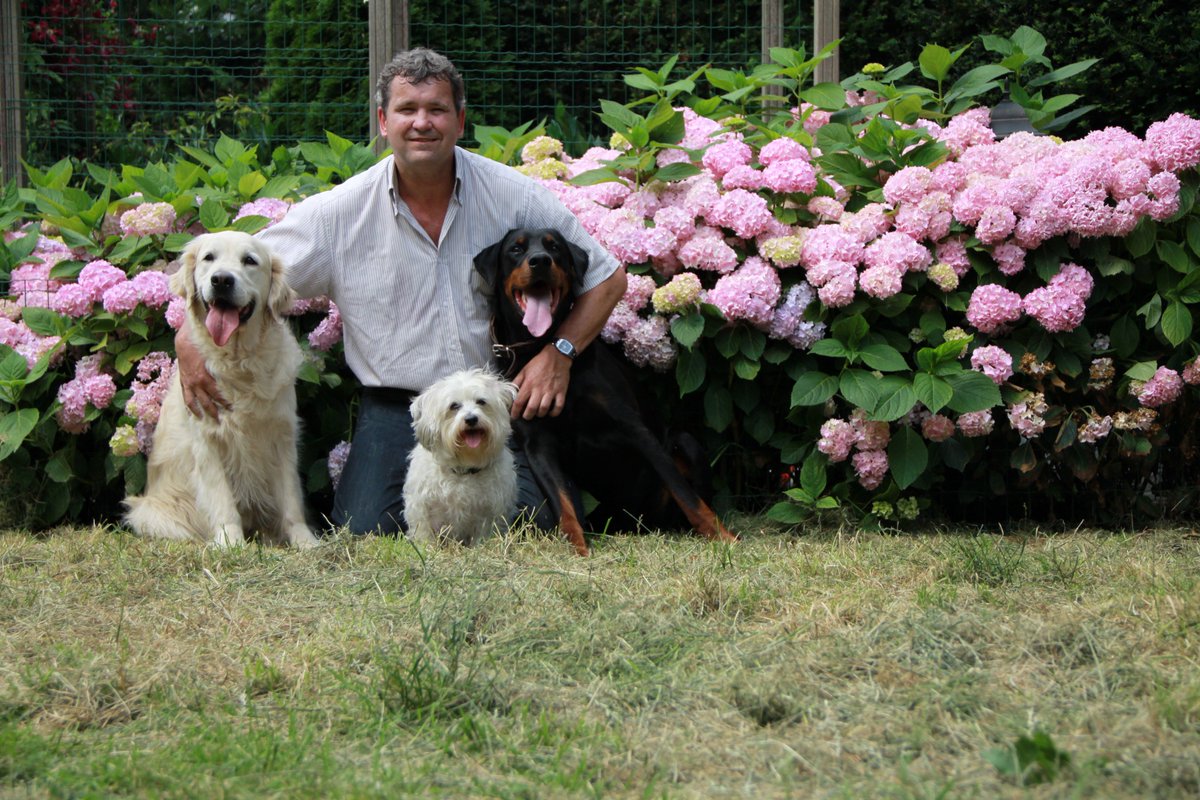 Glenn Prosser "de Dogwisperer" uit Schotland! Voor alle vragen mbt gedrag van uw hond kunt u vandaag bij hem terecht tussen 13 en 17 uur !