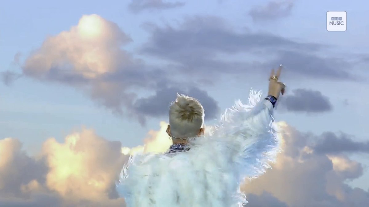 wataru_ooshiro's tweet photo. 音楽の力って本当にすごいと思った。
どんな時も音楽が君の味方。love you
There is always music by your side
#OneLoveManchester    
#prayformanchaster https://t.co/rALQhStutu https://t.co/hPXLapg0f7