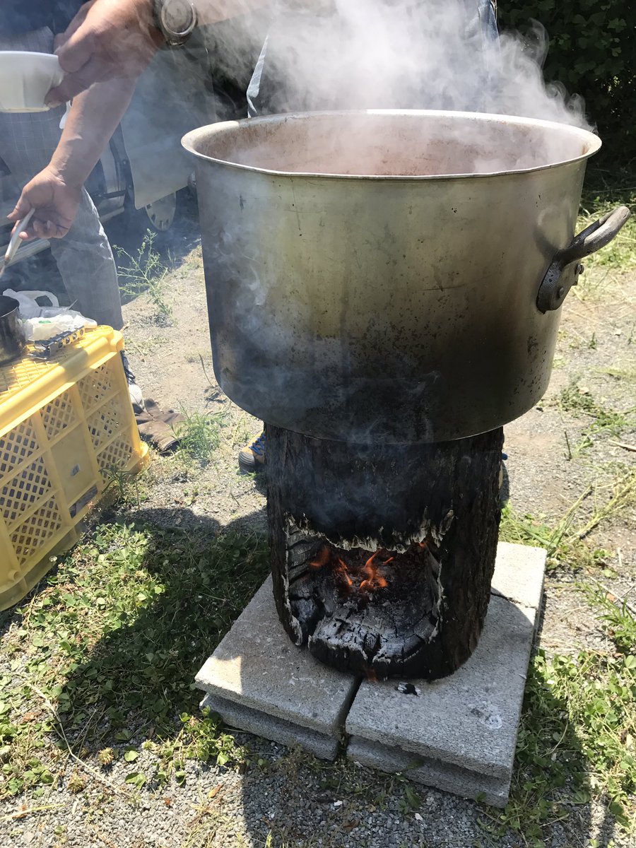 casamarno's tweet photo. 丸太ストーブを販売します！
ストーブは勿論。オーブン料理や燻製BBQに利用して下さい。薪ストーブや焚火の炎より原始的な炎をたのしめます！被災地用の燃料としても使えます。燃焼時間は3から4時間。自治体にもチラホラ採用して貰っています。ご興味のある方はご連絡下さい！ https://t.co/cdbaoGddtf