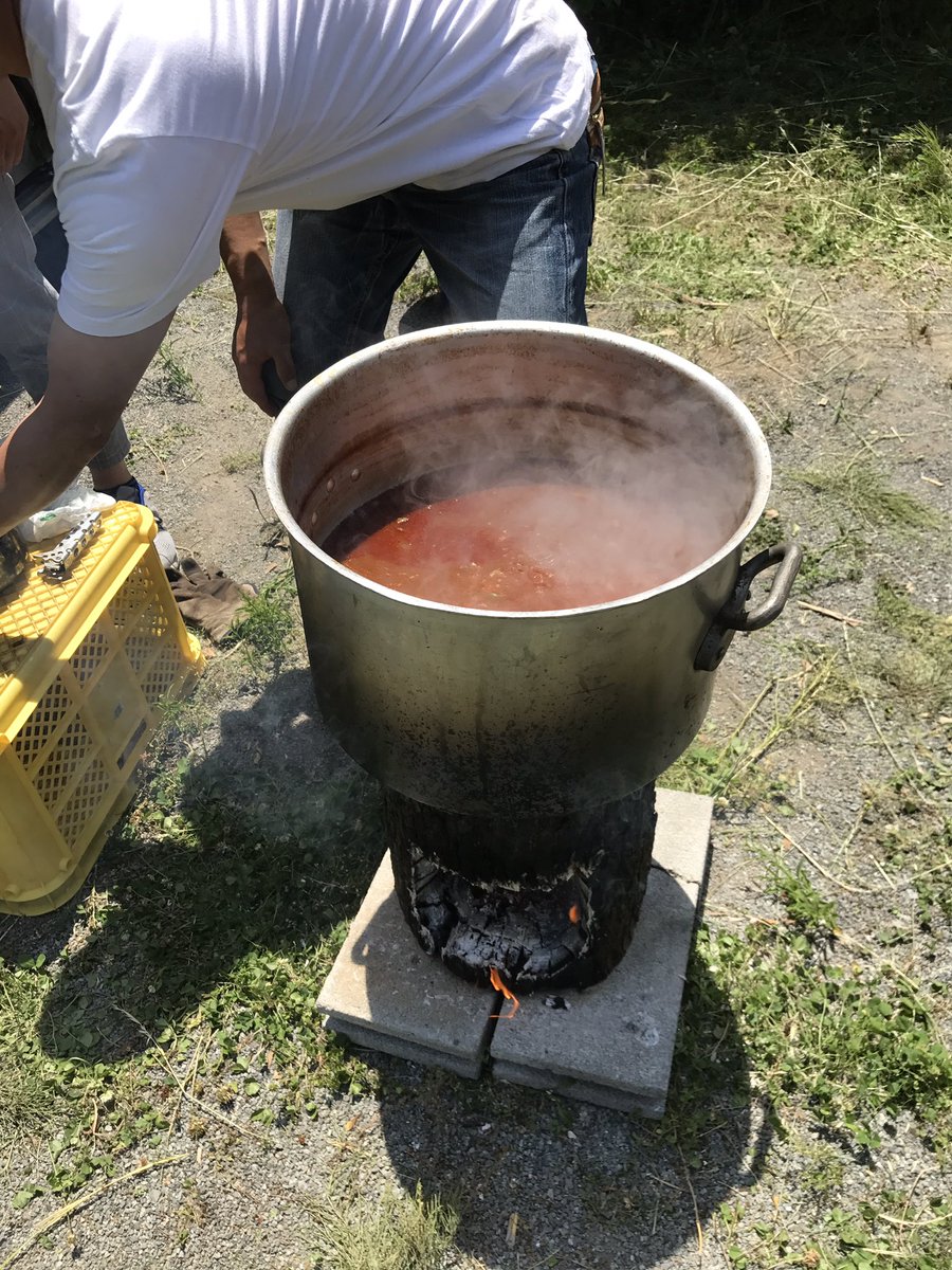 casamarno's tweet photo. 丸太ストーブを販売します！
ストーブは勿論。オーブン料理や燻製BBQに利用して下さい。薪ストーブや焚火の炎より原始的な炎をたのしめます！被災地用の燃料としても使えます。燃焼時間は3から4時間。自治体にもチラホラ採用して貰っています。ご興味のある方はご連絡下さい！ https://t.co/cdbaoGddtf