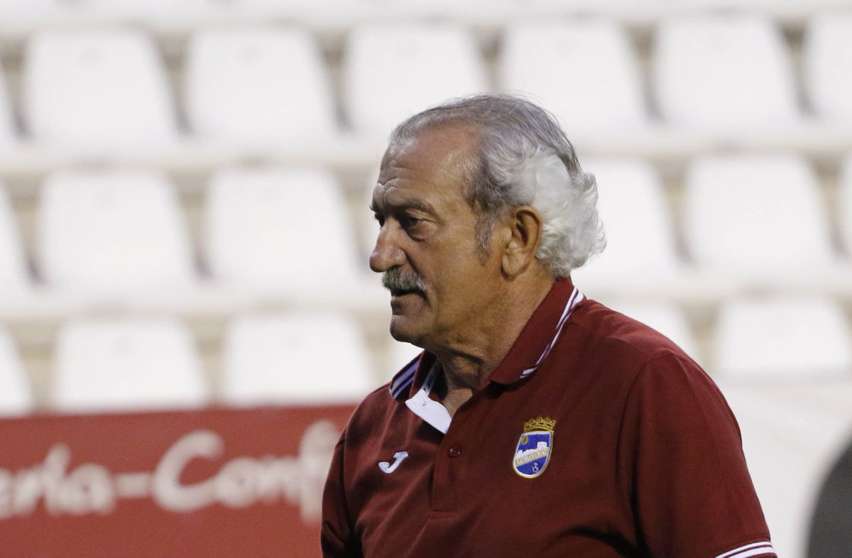 LorcaFCSAD's tweet photo. OFICIAL I David Vidal no seguirá al frente del Lorca FC: https://t.co/ldfqH4bOm9 Gracias por todo y mucha suerte. https://t.co/YrL34mlbSA