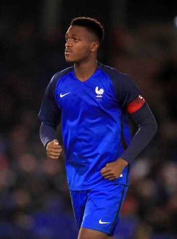 MartaMoralesL's tweet photo. Dan-Axel Zagadou, nuevo jugador del #BVB Firma hasta el 30 de junio de 2022 y llega libre. #WelcomeToDortmund #Zagadou https://t.co/0hDjOgbUAx