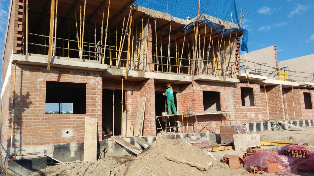 aesacaceres's tweet photo. Las obras del "Residencial Don Juan  Redondo", avanzan a muy buen ritmo. Toda la información en https://t.co/L5FOgaejBh https://t.co/tmzhLyqXfR