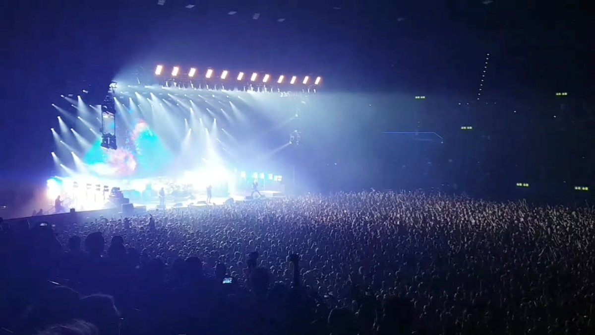 Befrisee's tweet photo. J'ai vu system of a down en live, jpeux mourir en paix https://t.co/vLdpCCgdNp