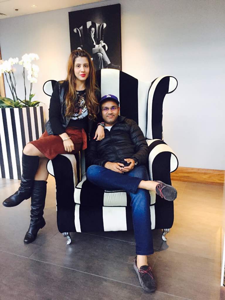 virendersehwag's tweet photo. Biwi ji has given me title of King. It's like Chess. King can take only one step at a time and Queen can do whatever she wants to #HasiBand https://t.co/W61eTPX0li