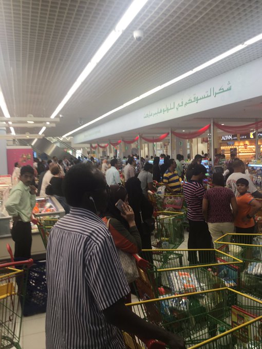 Saudi Arabia Lays Siege to Qatar, Sending People Panicking to the Store for Food DBjlz_IXgAAtnQf