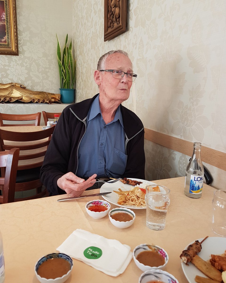 olssonbois's tweet photo. Lunch med far. https://t.co/aKCesfp63h