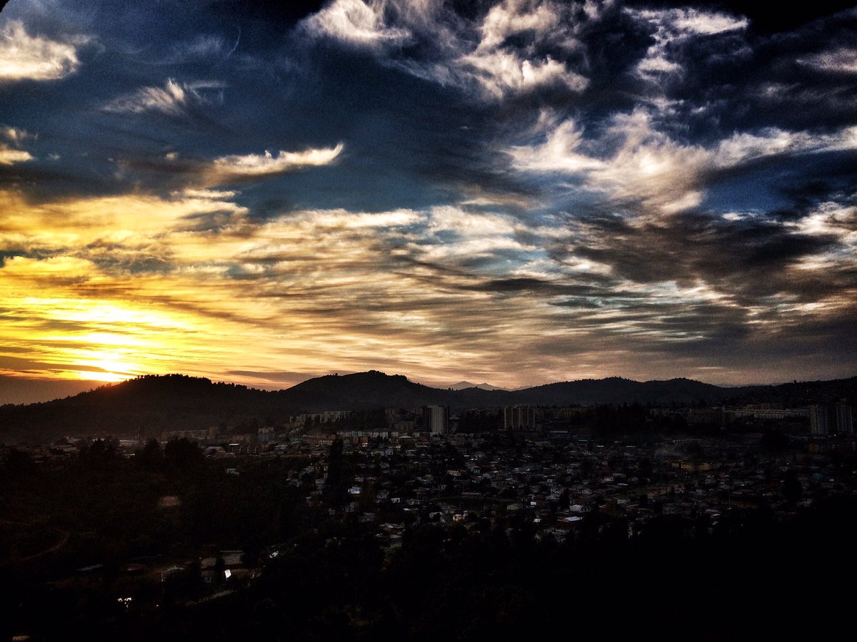 es_el_ro's tweet photo. B U E N D Í A 🌄🌤#amanecer #sunrise #goodmorning#buenosdias #micasa #myhome #piso14 #14floor #cielo #sky #colores #colors #viñadelmar #chile https://t.co/qwcU74kT24