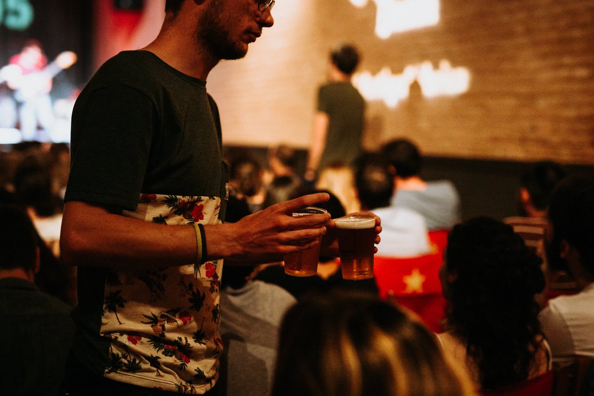 Aquesta setmana descobrirem el proper grup que passarà per l'#AntigaFàbrica en un nou #105Confidencial! 🙌🍻🎶 S'accepten apostes, qui serà? 😏