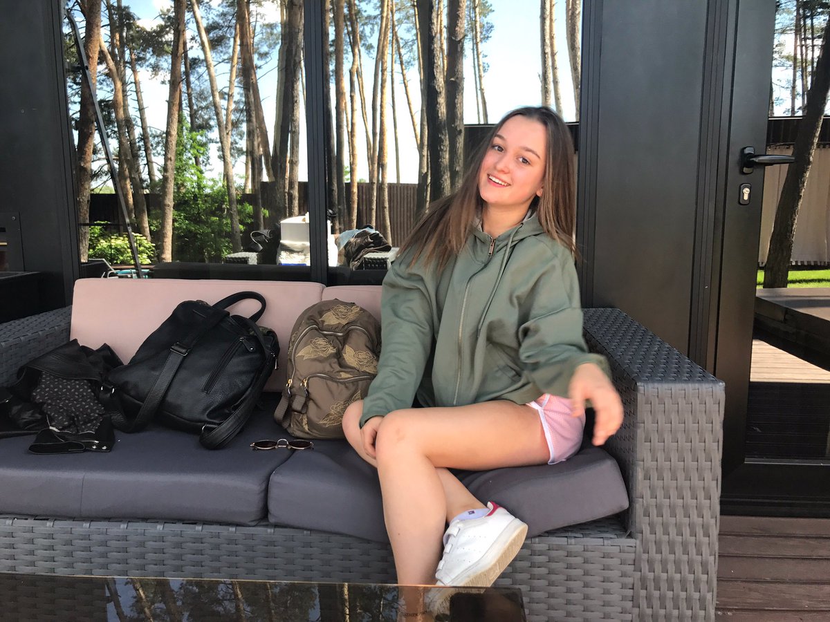 uwiishme's tweet photo. monday 😋🍍 https://t.co/u8voooZQIL