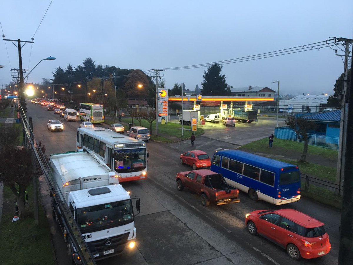 TTILosLagos's tweet photo. #Osorno: alto flujo vehicular en calle #JulioBuschmann, entre Los Carrera y acceso Ruta 5. Se recomienda circular con precaución. https://t.co/OcyTMin9LJ