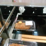 20%引きが反転すると50％引きに見える!？値引きフライに惹かれて勢いあまって突き指w