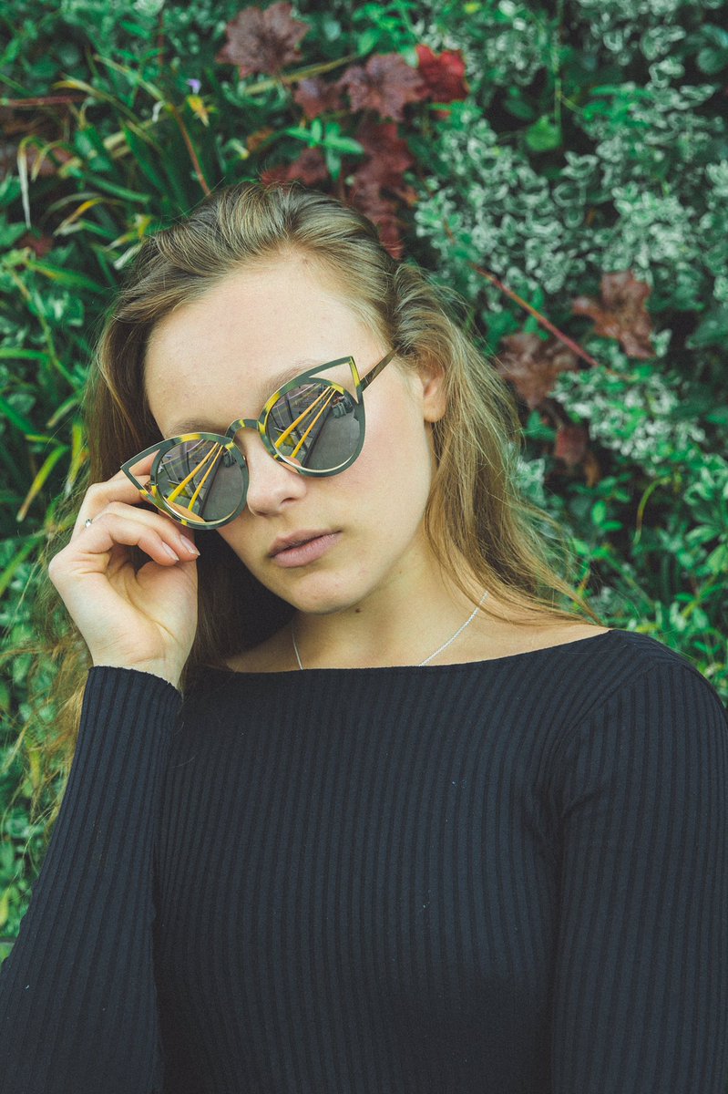 accessoryo's tweet photo. search SUNGLASSES-558 on https://t.co/N7mmR56niX for these Gold Mirrored Cat Eye #Sunglasses. 😍🕶
define yourself #accessoryo #accessories https://t.co/67BaGf08vF
