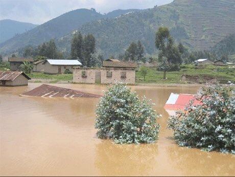 MarkB_Schreiner's tweet image. @UNFPARwanda partnering @NgororeroDistr #MayorNdayambahe, @RBCRwanda @MIDIMARRwanda to strengthen disaster #EarlyWarningSystems w/ #PopData