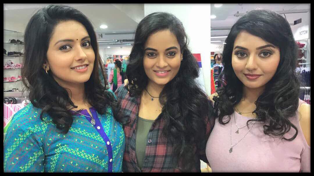 proyuvraaj's tweet photo. Shooting spot picture from #IravukkuAayiramKangal sets

#Susila #Maya #Anitha @arulnithitamil @SUJAVARUNEE @Mahima_Nambiar @AravinndSingh https://t.co/ZC3Cz4lhFk