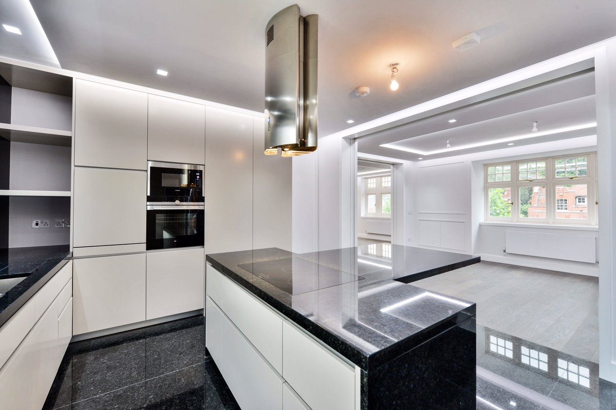 OakhillR's tweet photo. #EXCITING new instruction!🙌🏼 #Stunning 4 bed flat #TOLET in an #outstanding #mansion block in #NW3 *£1,095pw* @miaharrisOHR @ChloeEllis_OHR https://t.co/xe4BGjKB5h