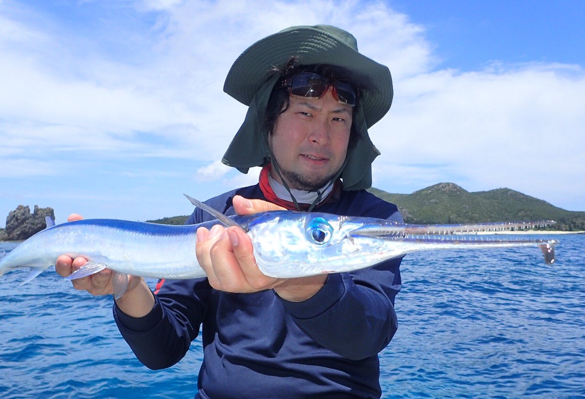 平坂寛 テンジクダツ なぜこんなにかっこいい魚を釣り人たちは嫌うのか 僕はわざわざ沖縄まで狙いに行ったくらいなのに 味も悪くないよ 下くちばしの先端についているのはデキモノじゃないよ たぶん船のフィンキール のような役割なのではと思われ