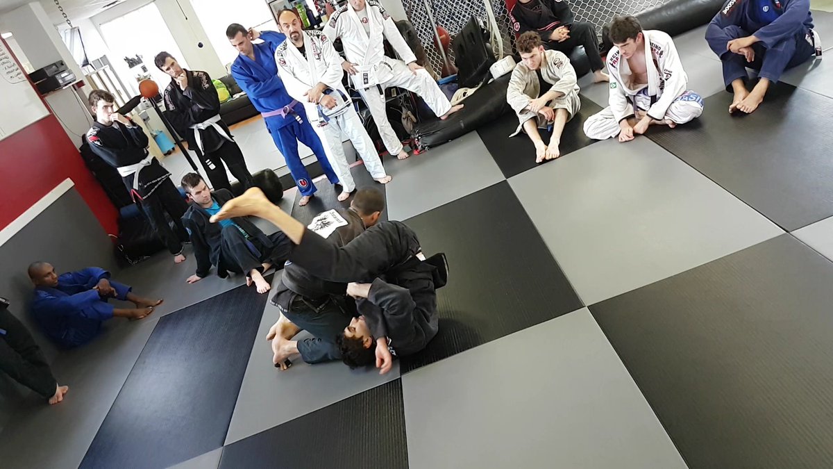 neak_ta's tweet photo. #Ottawa #bjj triangle seminar taught by Rodrigo at Neak Ta gym. Thanks everyone. #ottawabjj #neakta #JiuJitsu https://t.co/0iWfdN33mC