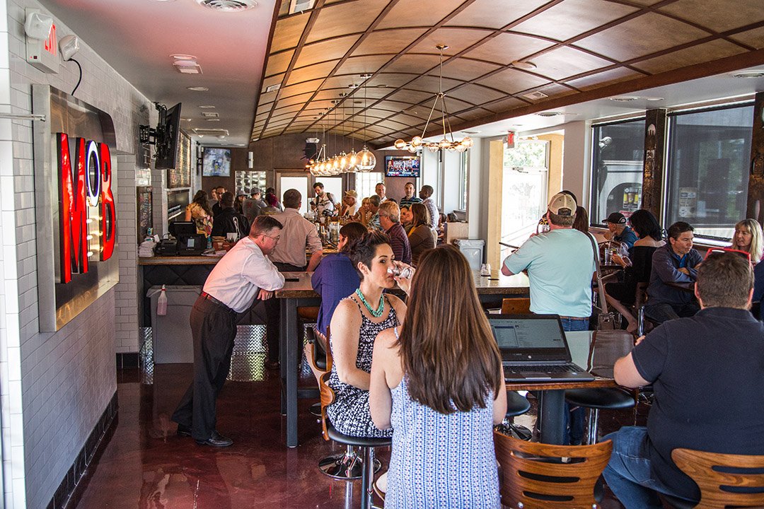 MOBKnoxville's tweet photo. Power through your Monday @ Merchants of Beer! Bring your laptop, tablet, or colleague to MOB to get through today. #TapMOB #MOBMeetings https://t.co/6xDl8QgIQx
