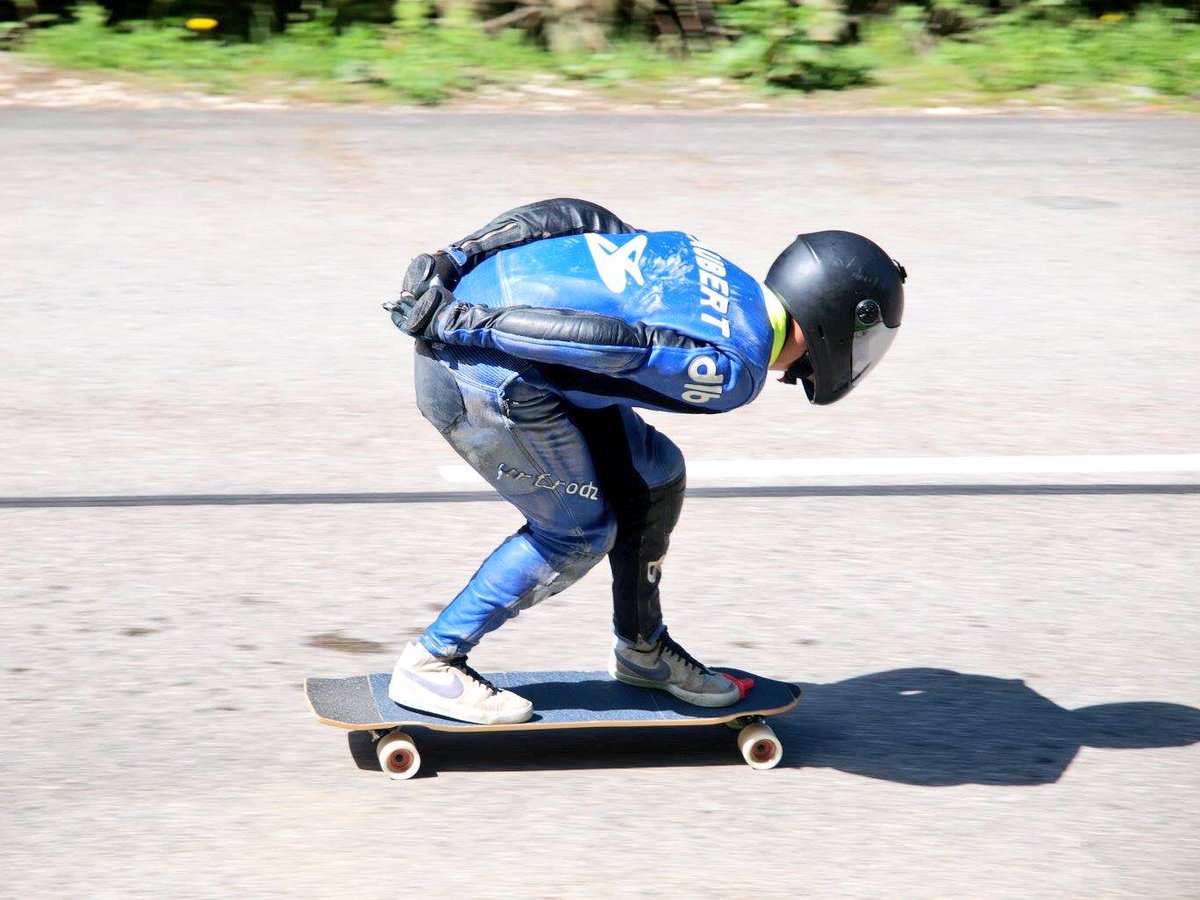 GlobeTrekkeur's tweet photo. Last weekend at Pipay's freeride. 7km of downhill, of friends and fun 👌🏼🏔💙 #longboard #skate #freeride #downhill https://t.co/7wTyGaTTU3