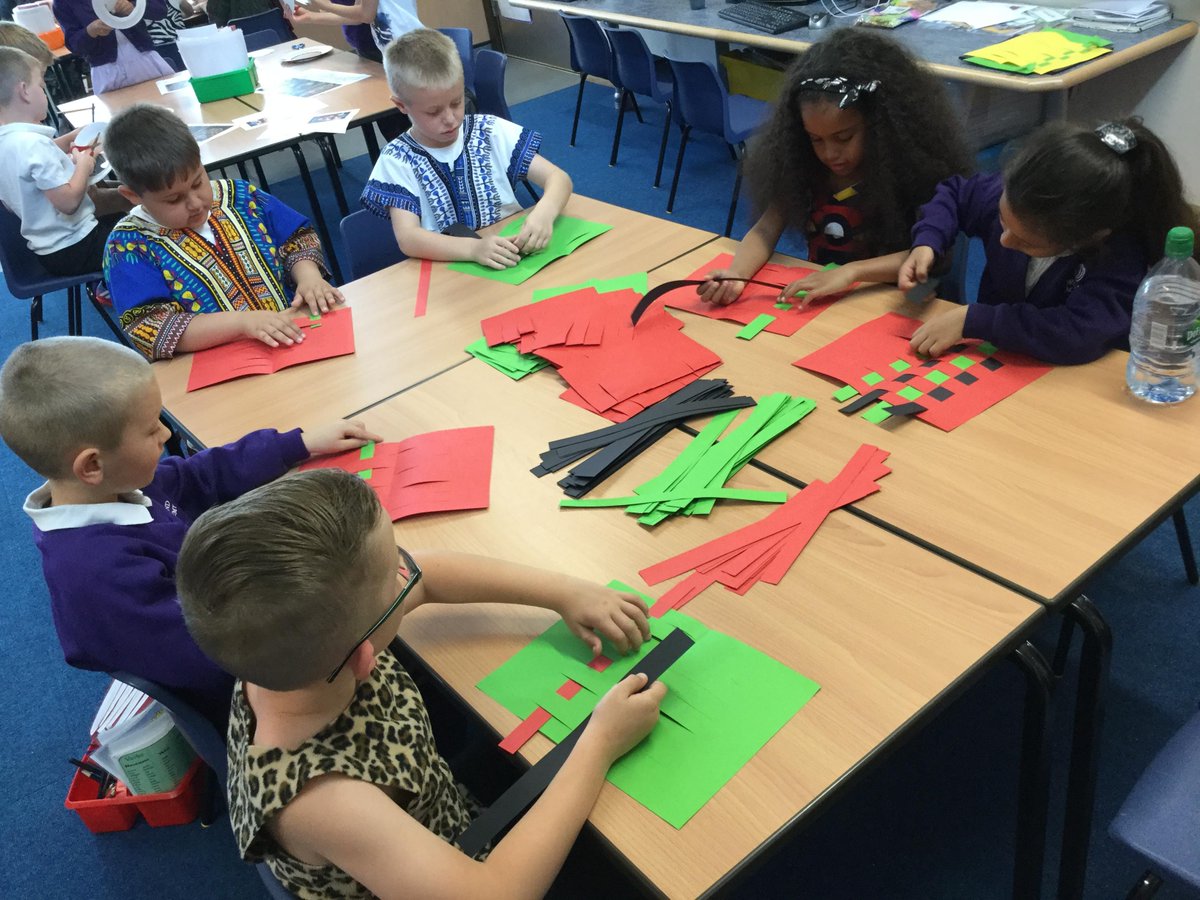 WellandAcad's tweet image. Year 2 have been loving their wow day making African masks and woven paper #year2learning #africanart