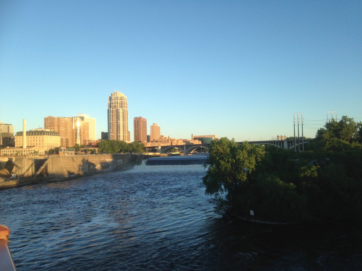 GermJuggler's tweet image. Beautiful morning in Minneapolis! Ready to start #ScientificTeaching #NSSI2017 @UMNews