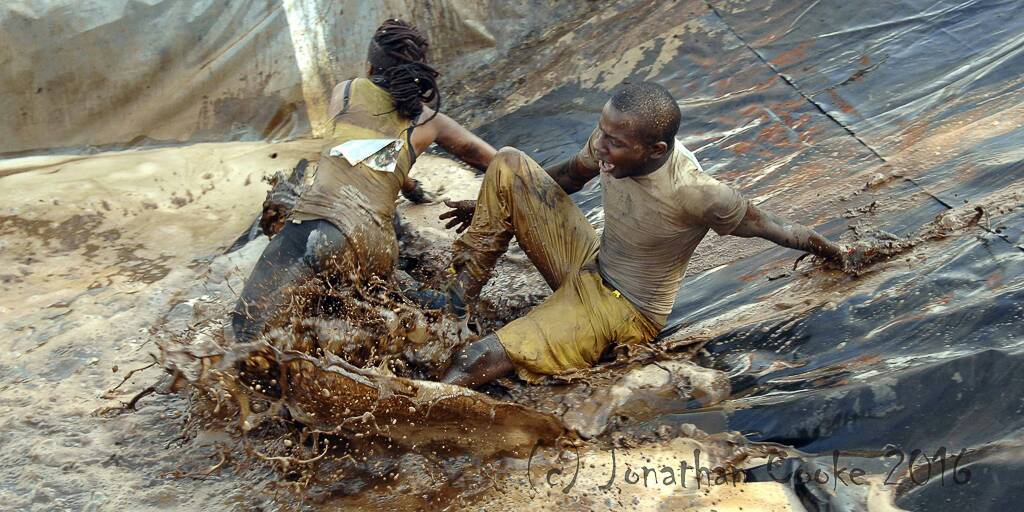Annitajoe1's tweet photo. The Mudrun with @KEbucketlist in Kiganjo Nakuru!!! Mud races, Archery, Cheering 😄😄 , shopping Bonfire #KeBucketlist #TembeaKe #Adrenaline https://t.co/RyejxUy4KV