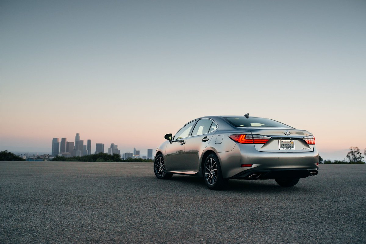 When you stop and admire the view, it gives others a chance to admire your #LexusES. #winwin lexus.com/models/ES