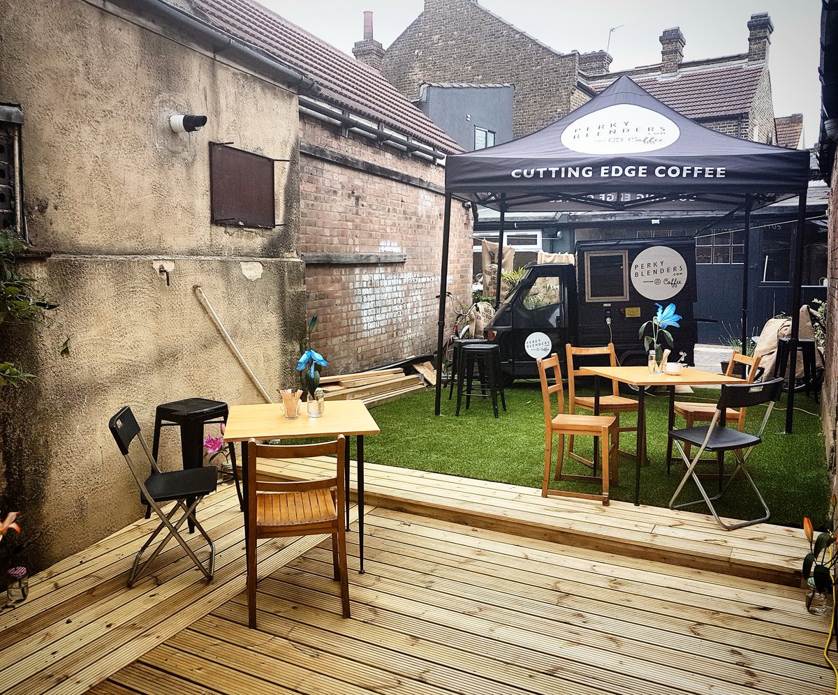 ReginesBritExp's tweet photo. The best backyard in #E10 @perkyblenders #project660 https://t.co/ZfMeEPQLGG