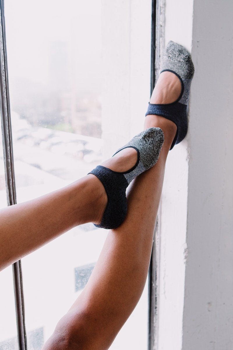 PointeStudio_'s tweet image. Lightweight, breathable fabric, &amp;amp; cushioned arch support. The Josie strap style has it all. #pointestudio

Shop Now: pointestudio.com/search?type=pr…