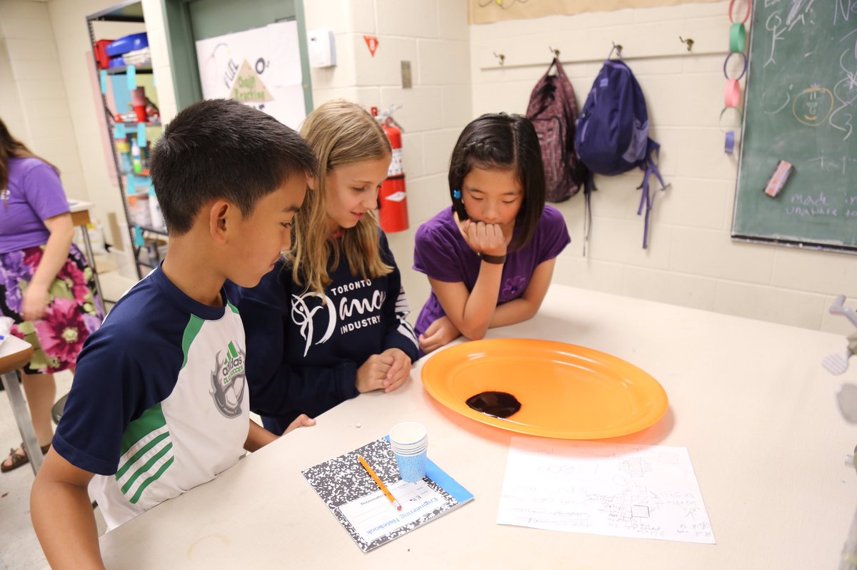 UofTEngOutreach's tweet photo. Studying oil cleanup methods at Jr. #DEEP2016 last summer! Happy #WorldEnvironmentDay π! https://t.co/R4HblT09fw