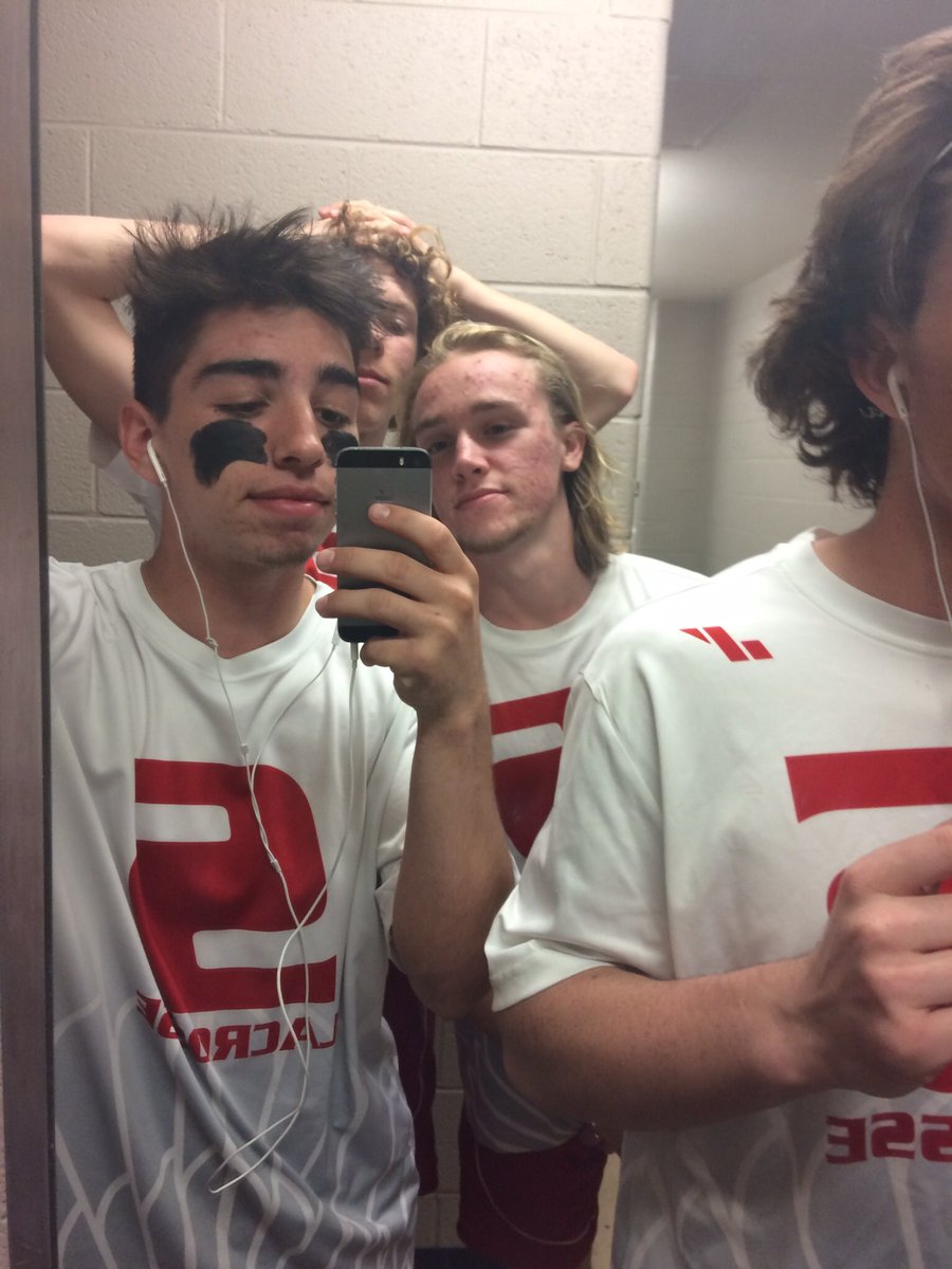 JakeSoroko's tweet photo. happy bday wes ❤ #sow #headbuds #plastic #backseat #bleh #WT #stains #7947 https://t.co/rgXIdCXqU7