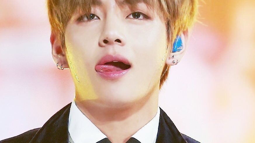 ᵗ on Twitter: "[Requested] Taehyung's ear piercing appreciation tweet…