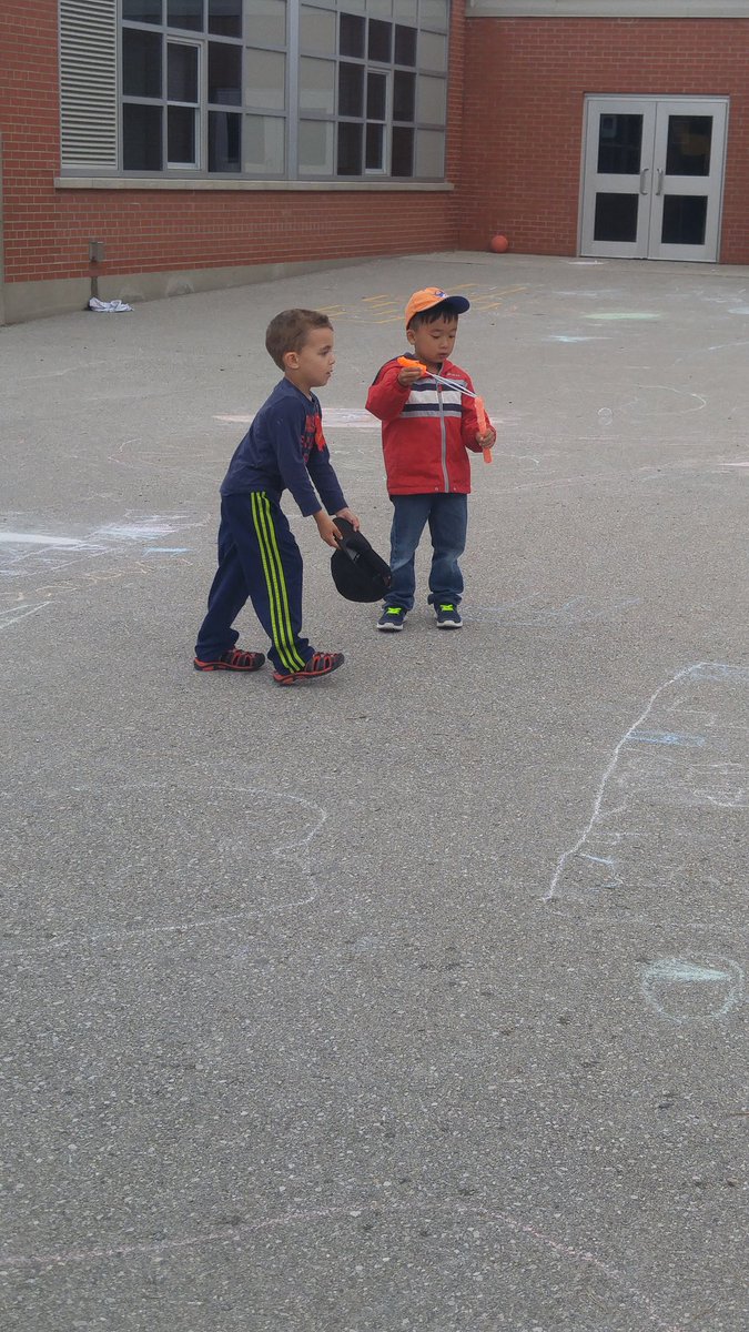 UffenHoward's tweet photo. Enjoying Bubble Day! #bubbles #lockespride https://t.co/ybgr1K2BDx