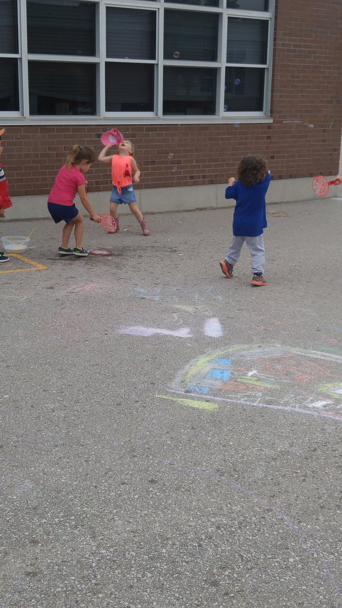 UffenHoward's tweet photo. Enjoying Bubble Day! #bubbles #lockespride https://t.co/ybgr1K2BDx