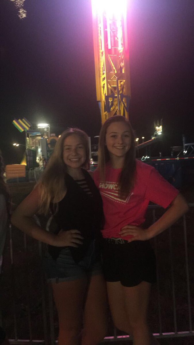 Grace_M_AMS's tweet photo. Went to the Grosse Ile fest💞 #BAMSCE https://t.co/g3LGyQulf1