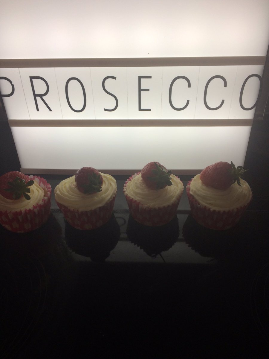 TheSocialBaker's tweet photo. Hi #SouthLiverpoolHour Take a look at our alcohol flavour cupcakes! What flavour would you choose? https://t.co/tD47zisnRa