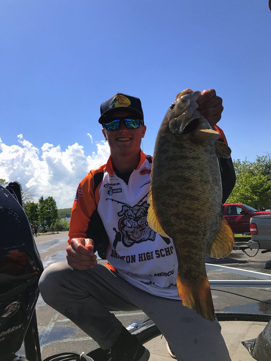 _BassFishing_'s tweet photo. Very proud of how my last highschool state tournament went out on Hubbard lake. My new PB at 5.42 lbs #smalley #smallmouth #basselite #bass https://t.co/OPSseayTrk
